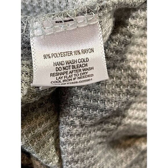 Tresics Camouflage Waffle Knit Faux Button Top SIZE-LARGE - Picture 4 of 6